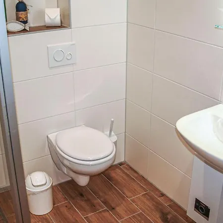2 Bedroom Beautiful In Prázdninový dům