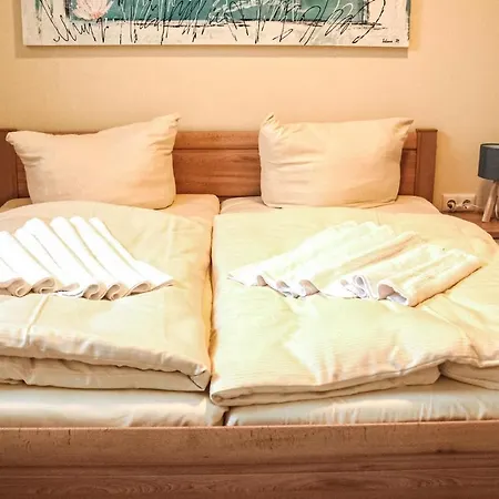 2 Bedroom Beautiful In Prázdninový dům