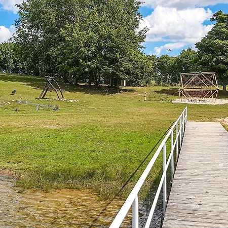 2 Bedroom Beautiful In Prázdninový dům