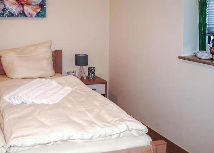 2 Bedroom Beautiful In Casa vacanze *